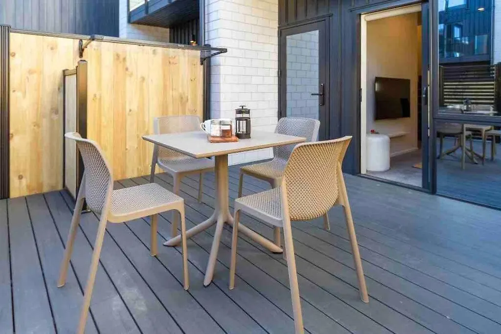 4 Minutes Walk To Riverside Market!4Bed 4 Bath Christchurch
