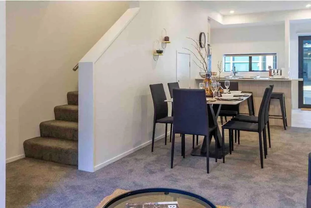 4 Minutes Walk To Riverside Market!4Bed 4 Bath Christchurch New Zealand