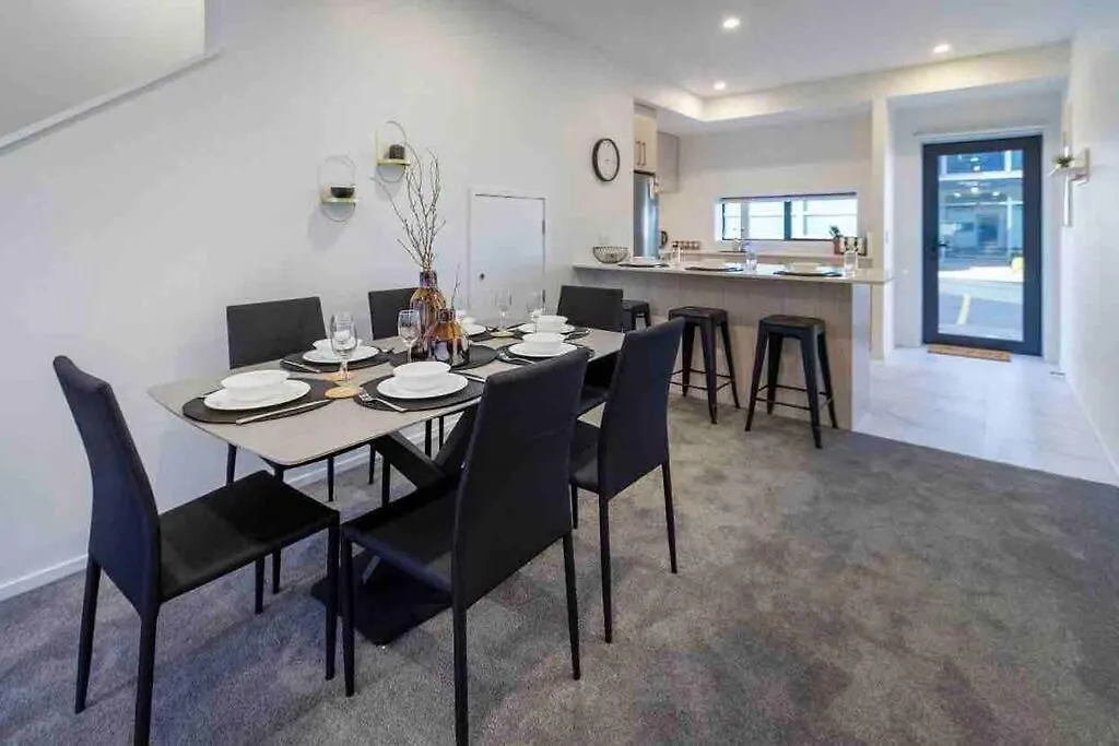 4 Minutes Walk To Riverside Market!4Bed 4 Bath Christchurch 0*,  New Zealand