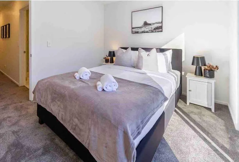Apartment 4 Minutes Walk To Riverside Market!4Bed 4 Bath Christchurch