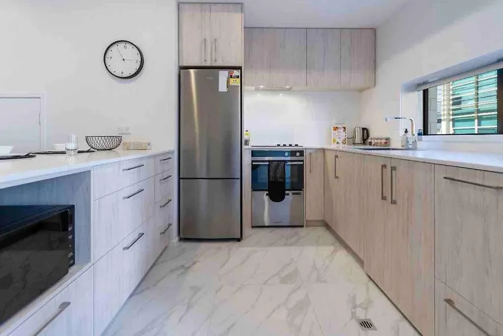 Apartment 4 Minutes Walk To Riverside Market!4Bed 4 Bath Christchurch